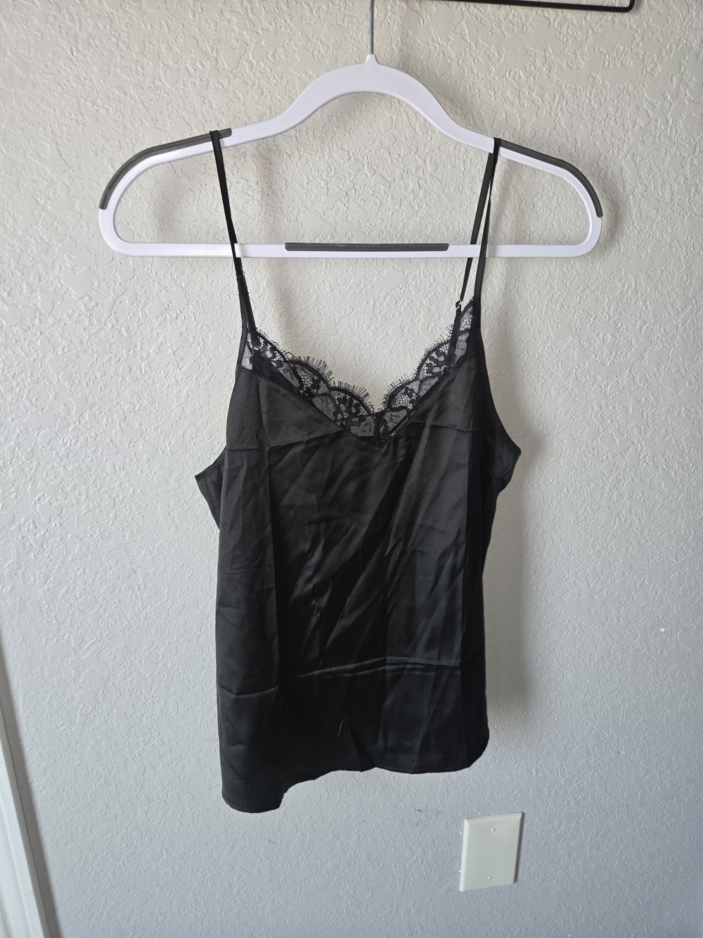NWT Ekouaer Black Satin Lace V Neck Camisole Tank Top Size L